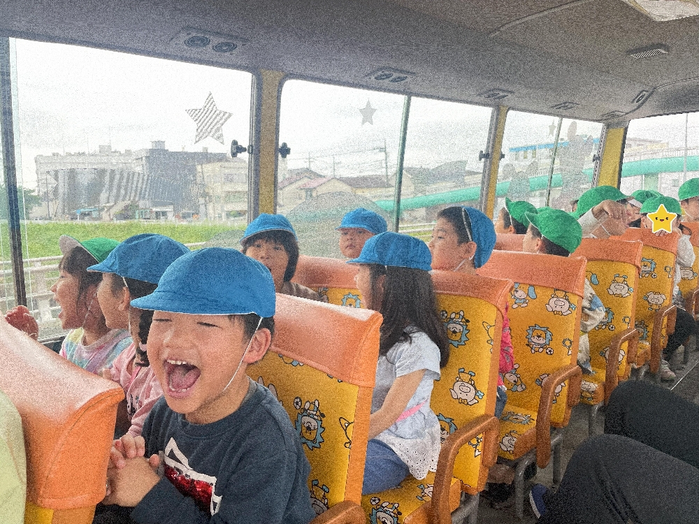 ５歳児　グリーンセンター花壇づくり
